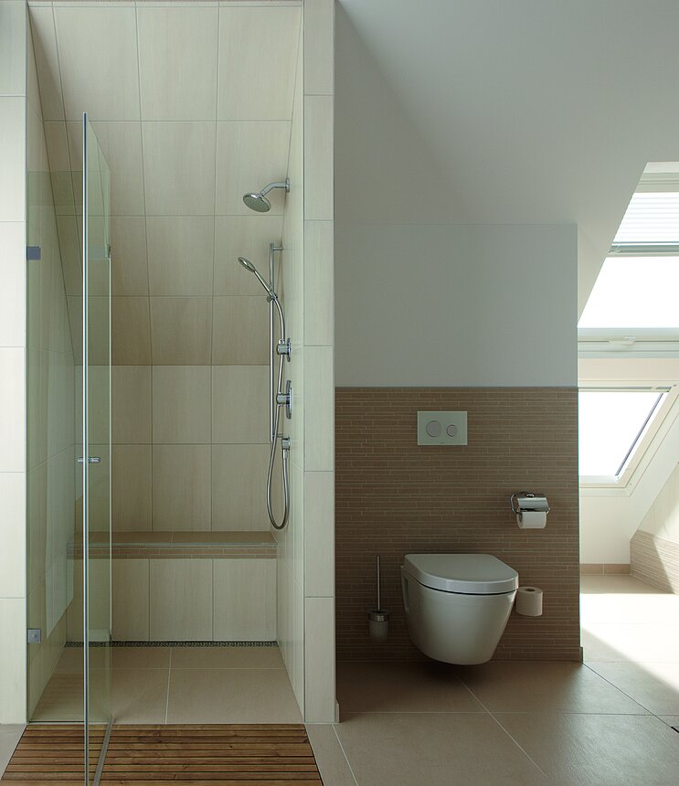 CW762Y_toilets NC