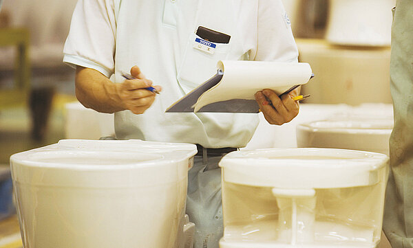 Flavor image; Person does quality assurance