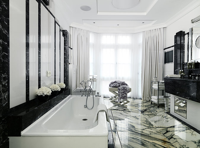 Randloses WC, Badewanne und WASHLET® im Claridge´s in London