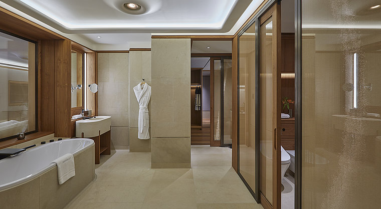 WC mit Badewanne und WASHLET® im Hotel Berkeley in London