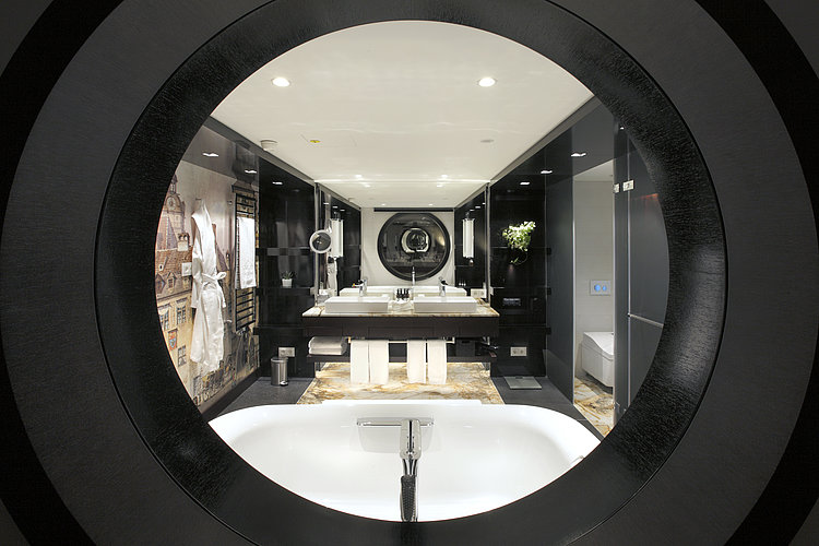 Hochwertige Bad-Ausstattung mit WASHLET® im Vier Jahreszeiten Kempinski