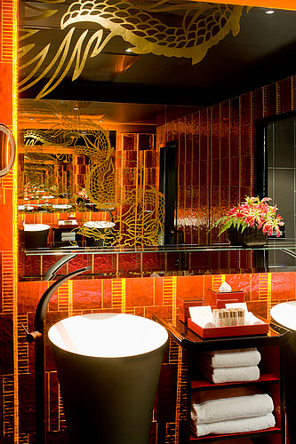 Wohnbereich einer Suite im Buddhar Bar Hotel Paris