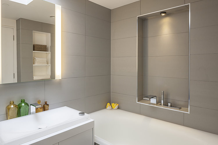 NEOREST LE bathtub with side fitting
