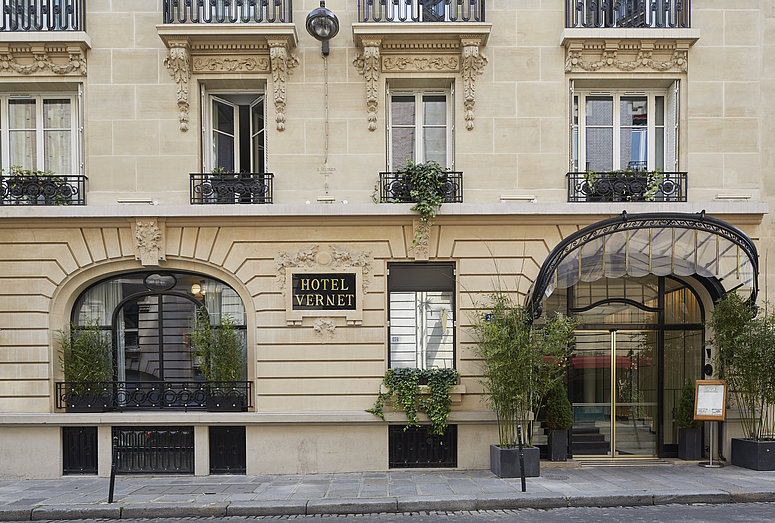 Suite with living area and WASHLET® at Hotel Vernet in Paris